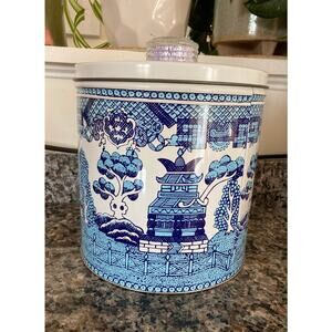 Vintage Magic Krispy Kan mint condition Blue Willow Litho Print canister, 1960s